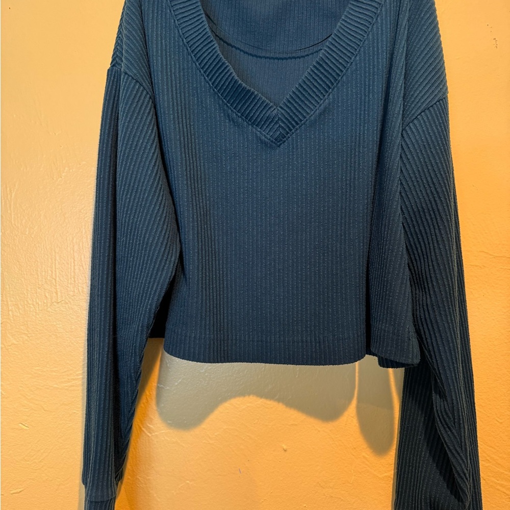 ALO Yoga Cropped Ribbed V-Neck Sweater